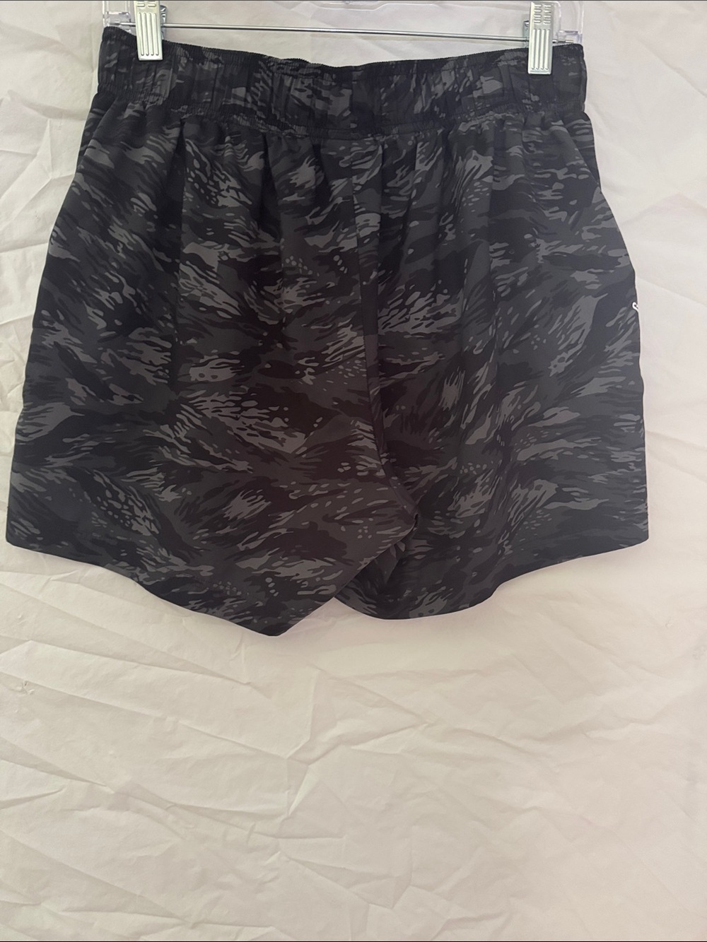 Gymshark Men’s Sporty 7 inch Black & Dark Gray Camo Athletic Shorts - Picture 5 of 5